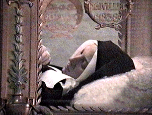 The body of St Bernadette
                  as it is today.